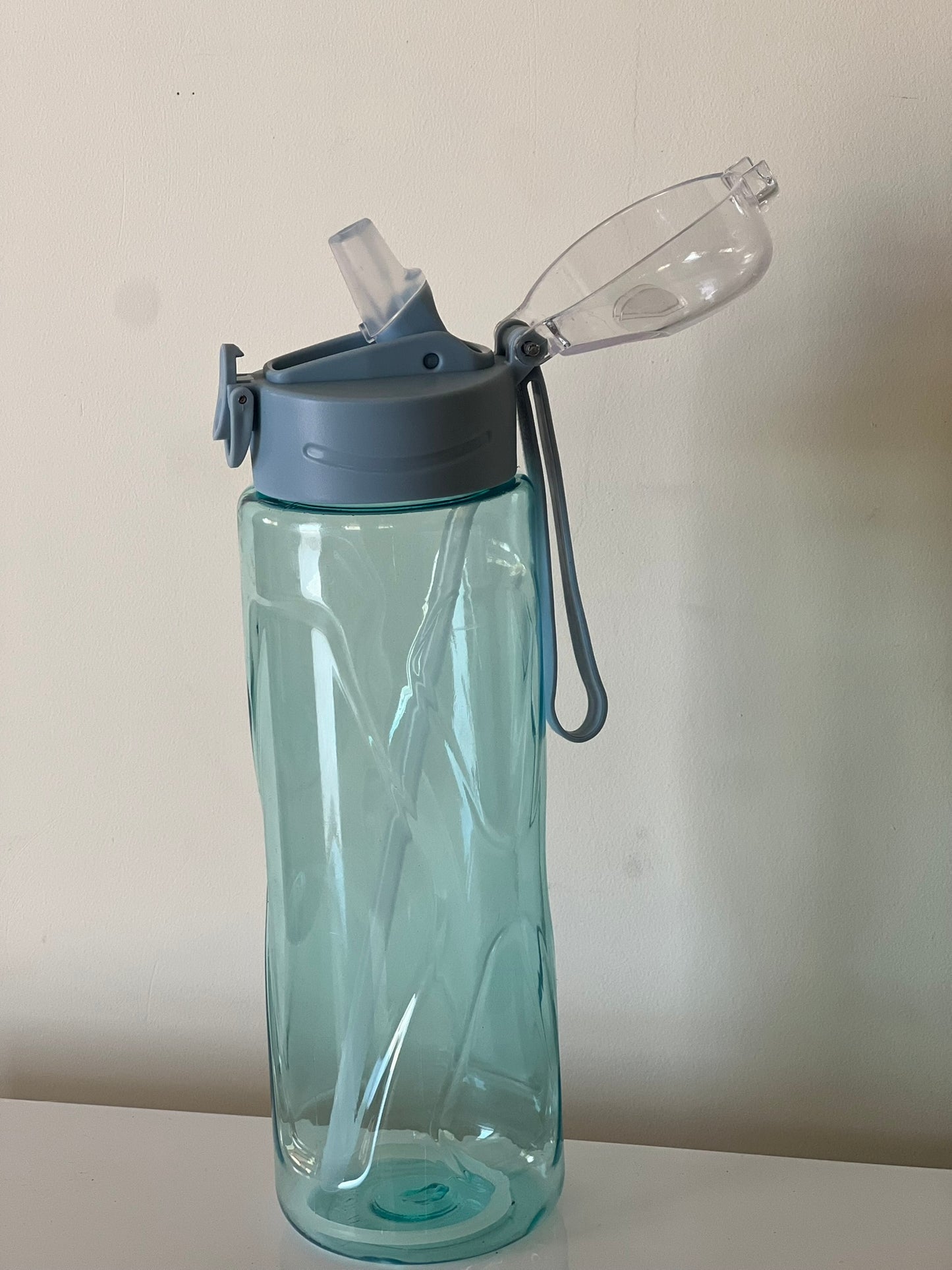 Botella para agua con bombilla