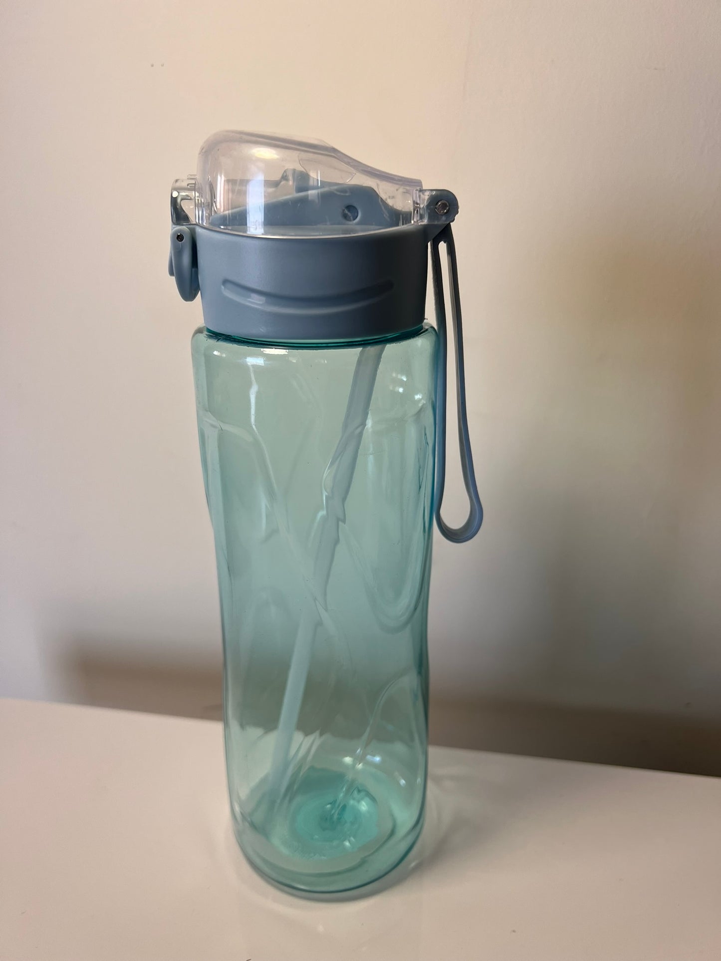 Botella para agua con bombilla