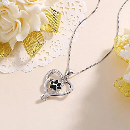 Collar de corazón con pata de perro negro- Cod: J008